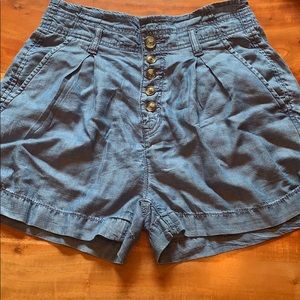 American Eagle short